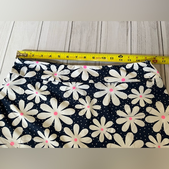 Women’s Lulu-B blue white daisy pull on skirt (skort)with built in shorts.Medium - Picture 13 of 14